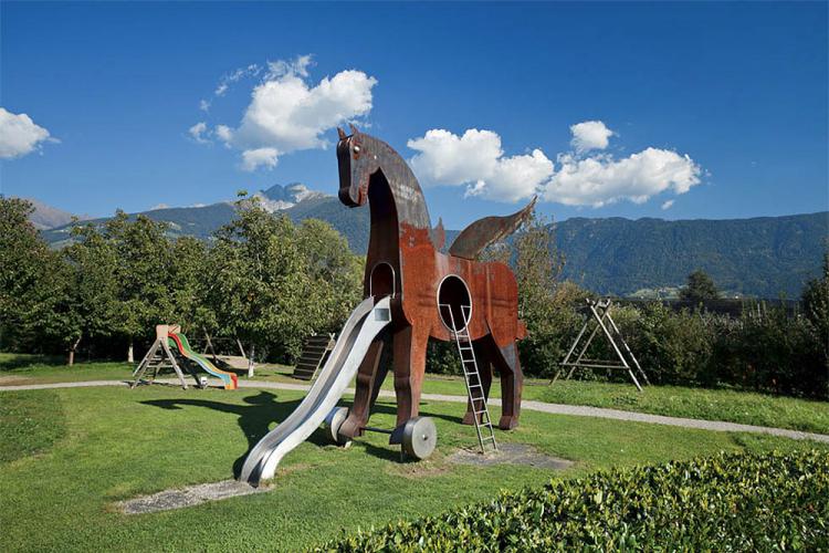 Burglehen Park in Dorf Tirol