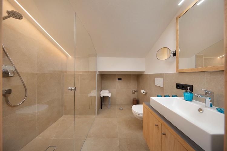 Spacious shower room