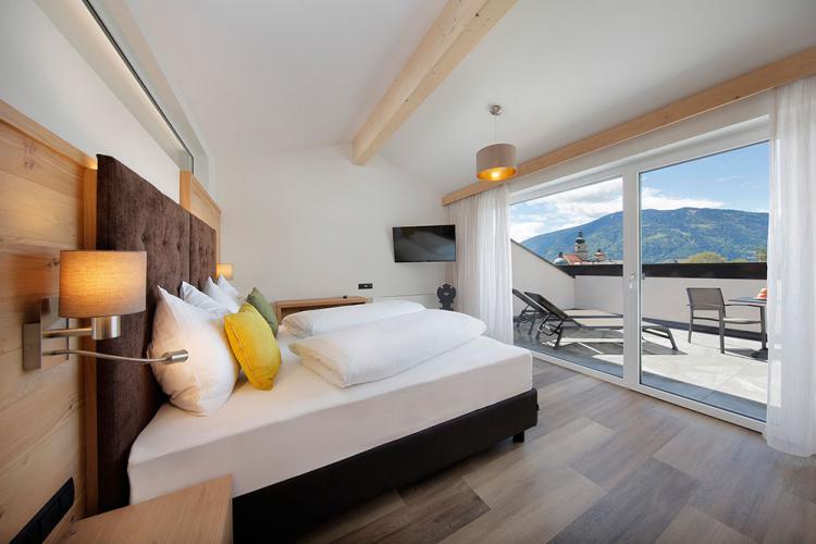 Schlafzimmer mit privatem Bad und direktem Zugang zur Dachterrasse