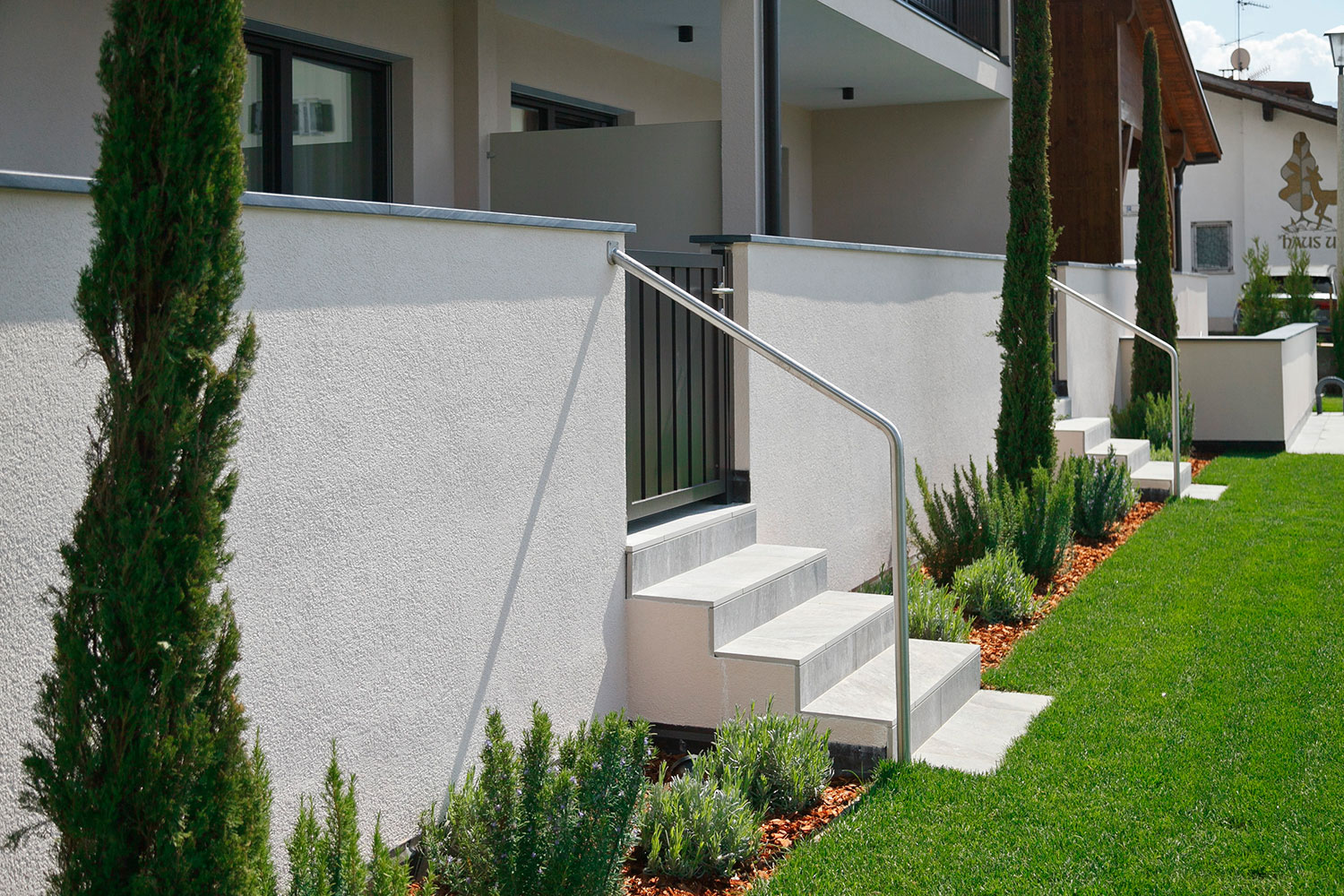 Accesso diretto alla zona balneare dagli Appartamenti-Giardino